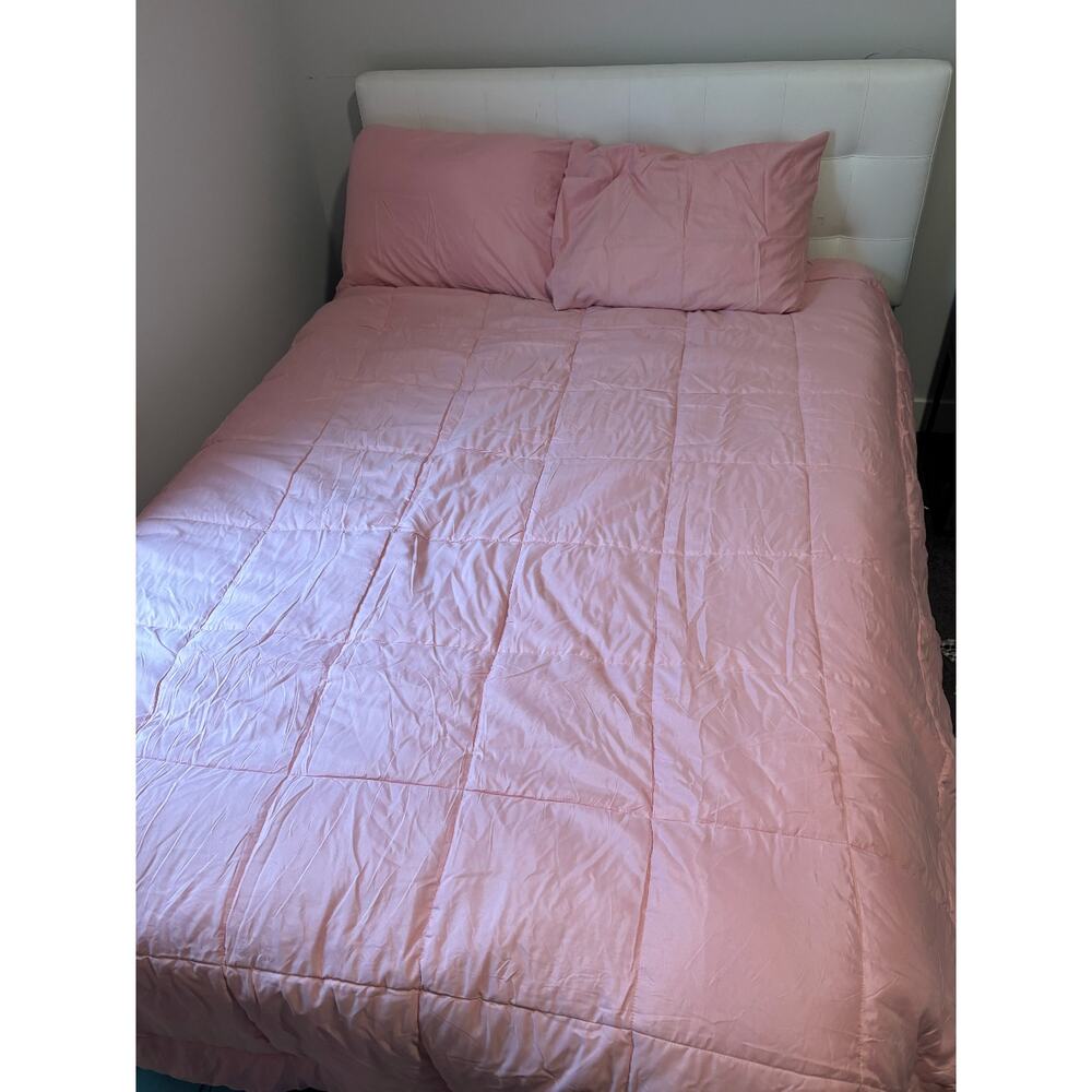 Pink Full Size Comforter Brand new without tags